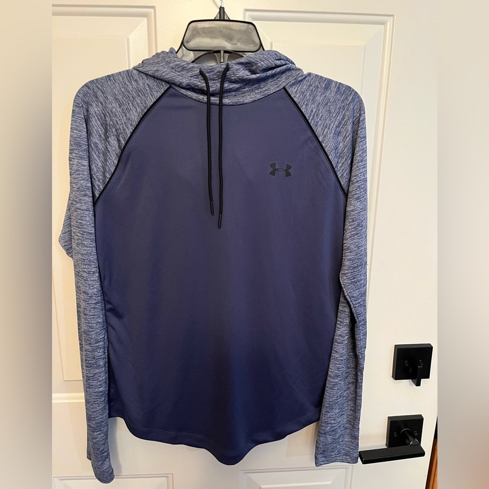 Women’s Under Armour Velocity pull over hood active long sleeve shirt. Small.